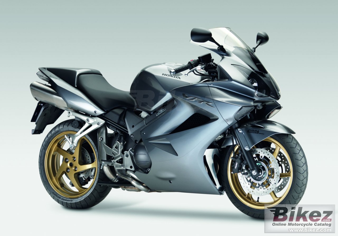 Big Honda vfr 800 picture and wallpaper from Bikez.com